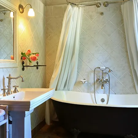 Domaine De Rhodes 3*